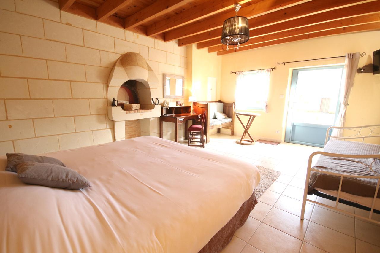 Chambres D'Hotes Les Delices De La Roche Louresse-Rochemenier Eksteriør bilde